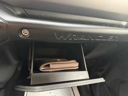 Used 2018 Jeep Wrangler Unlimited Sport S image 31