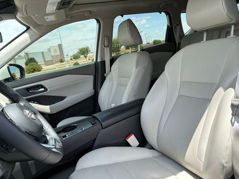 Certified 2023 Nissan Rogue SV w/ SV Premium B Package FWD image 11