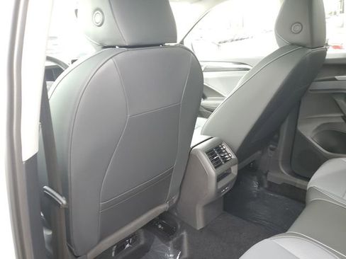 New 2026 Volkswagen Tiguan SE image 14