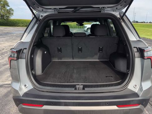 Used 2026 Chevrolet Equinox LT w/ Safety and Technology Package FWD image 25