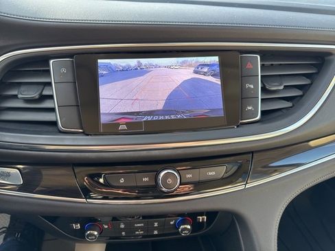 Used 2023 Buick Enclave Essence image 18