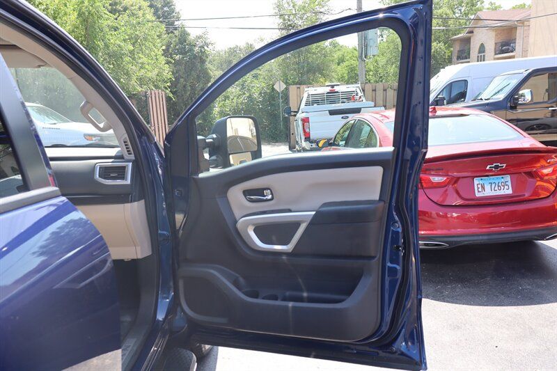 Used 2017 Nissan Titan SV AWD/4WD image 24