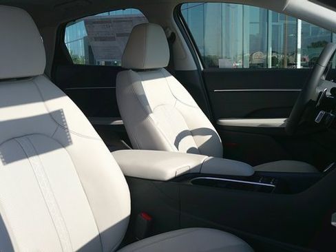 Certified 2025 Hyundai Sonata Limited image 9