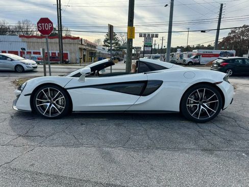 Used 2019 McLaren 570S Spider image 2