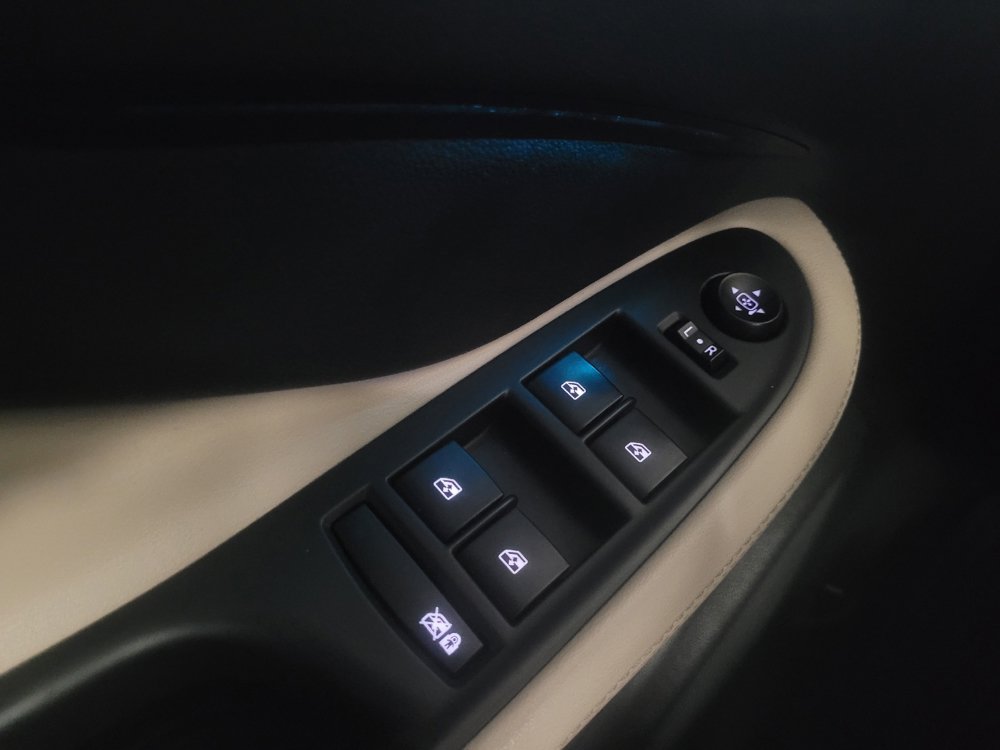 Used 2017 Buick Envision Essence FWD image 27