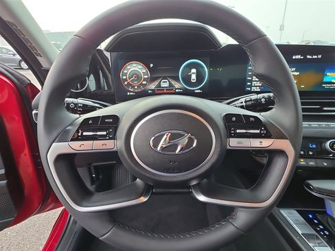 Used 2023 Hyundai Elantra SEL w/ Convenience Package image 11