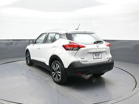 Used 2018 Nissan Kicks SV image 8
