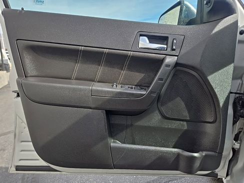 Used 2009 Ford Focus SEL FWD image 13
