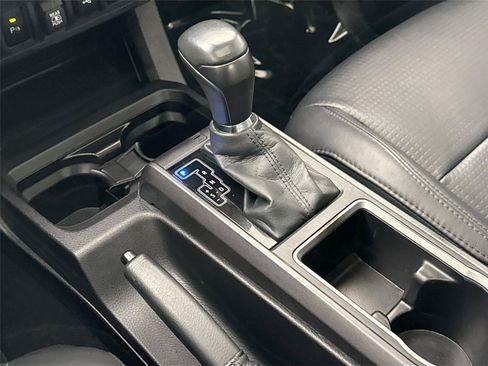 Used 2022 Toyota Tacoma TRD Off-Road w/ TRD Premium Off Road Package AWD/4WD image 28