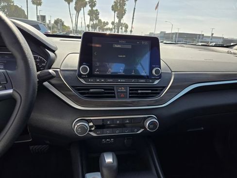 Used 2025 Nissan Altima 2.5 SV FWD image 18
