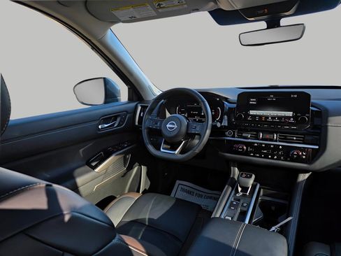 Used 2024 Nissan Pathfinder Platinum w/ Cargo Package image 13