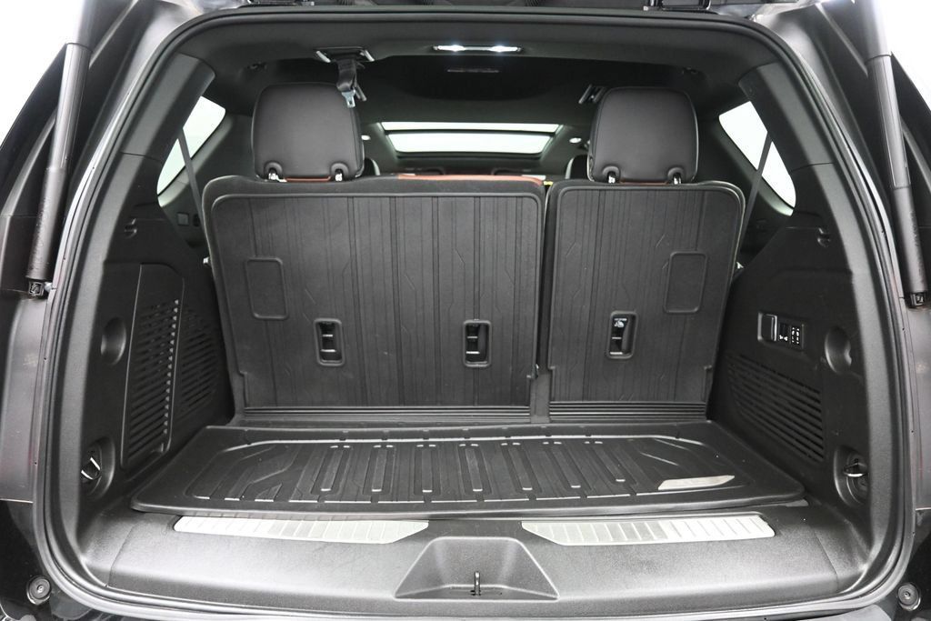 Used 2023 GMC Yukon Denali Ultimate w/ LPO, Floor Liner Package AWD/4WD image 27