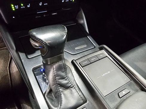 Used 2022 Lexus ES 300h w/ Premium Package FWD image 16