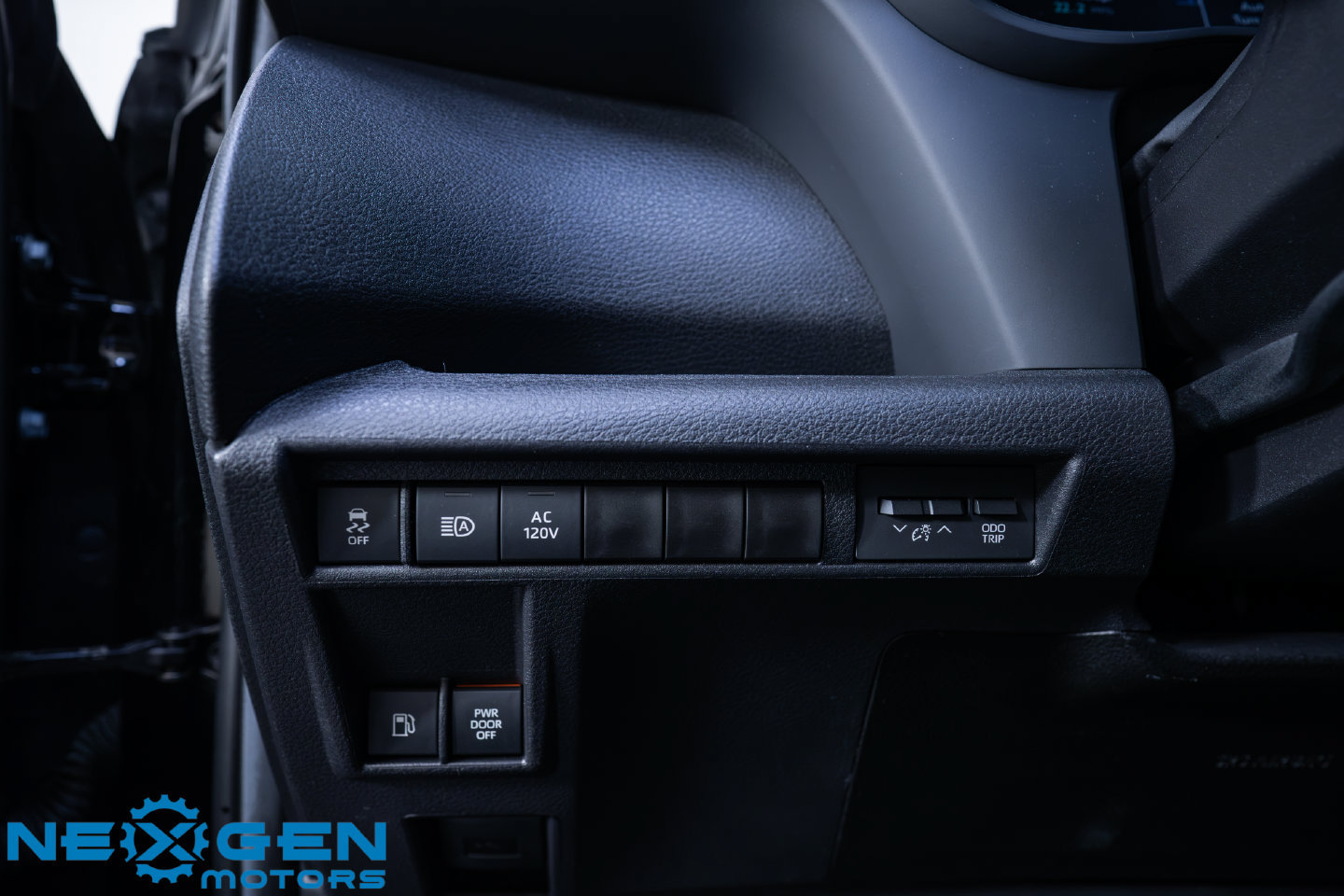 Used 2025 Toyota Sienna XLE Woodland Edition AWD/4WD image 12