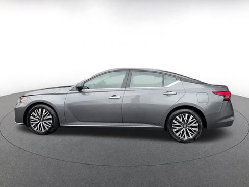 Used 2025 Nissan Altima 2.5 SV image 9