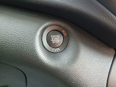 Used 2021 Jeep Cherokee Latitude Lux w/ Comfort/Convenience Group image 25