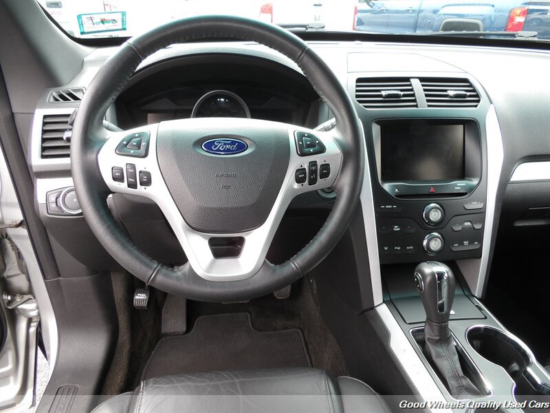 Used 2015 Ford Explorer XLT w/ Equipment Group 202B FWD image 14