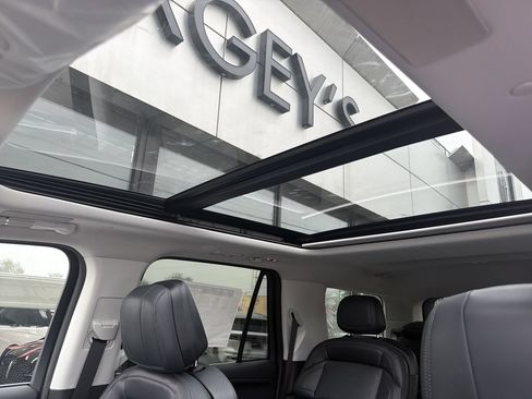 New 2027 Lincoln Navigator Reserve AWD/4WD image 11