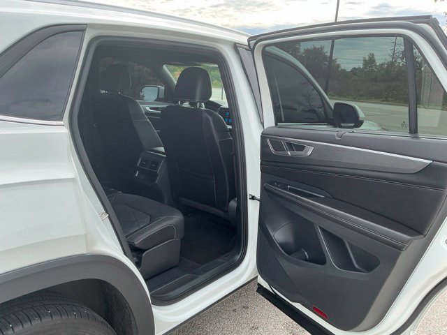 Used 2024 Volkswagen Atlas Cross Sport SE FWD image 17