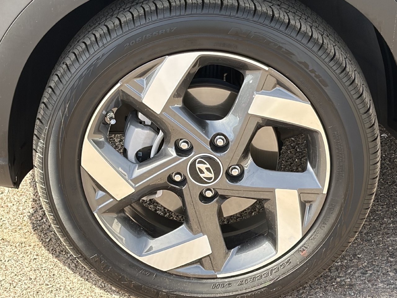 Used 2025 Hyundai Venue Limited FWD image 11