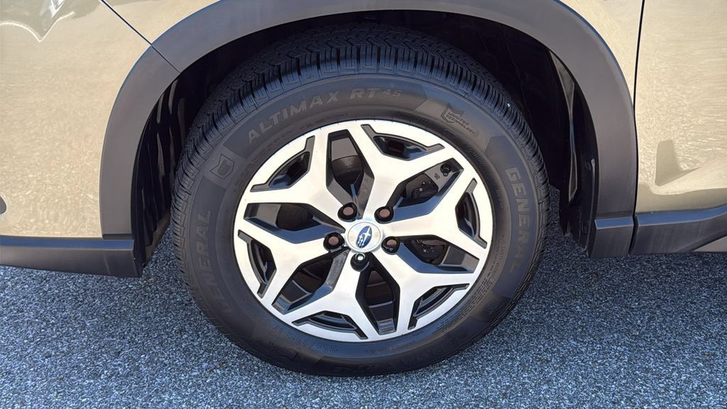 Certified 2023 Subaru Forester Premium AWD/4WD image 8