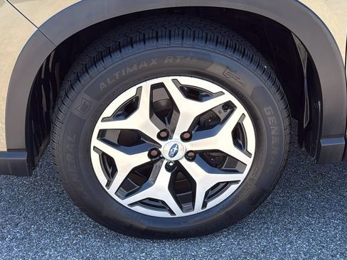 Certified 2023 Subaru Forester Premium AWD/4WD image 8