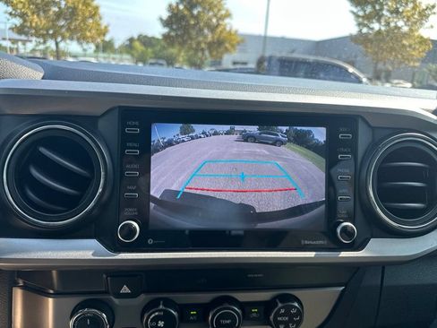 Used 2020 Toyota Tacoma SR5 AWD/4WD image 18