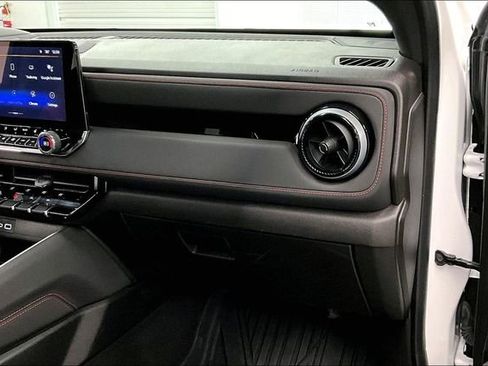 Used 2023 Chevrolet Colorado Z71 w/ Z71 Convenience Package 2 image 18