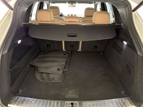 Certified 2022 Porsche Cayenne Platinum Edition image 27