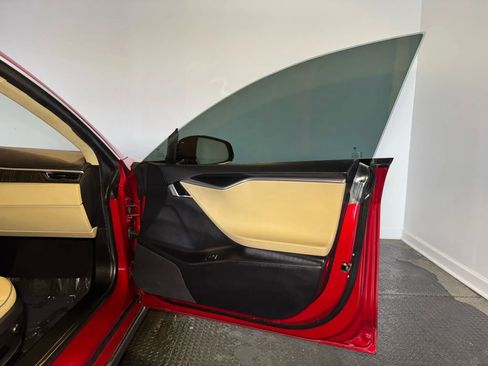 Used 2013 Tesla Model S Performance RWD image 22