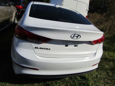 Used 2017 Hyundai Elantra SE image 3