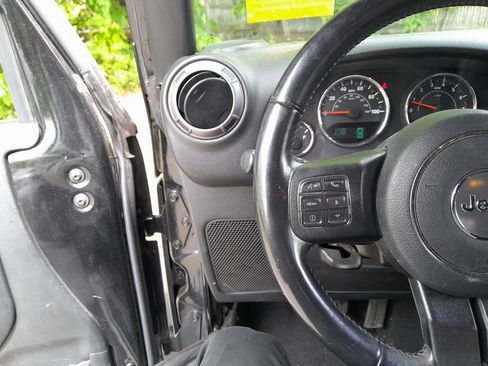 Used 2018 Jeep Wrangler Unlimited Sport S AWD/4WD image 16