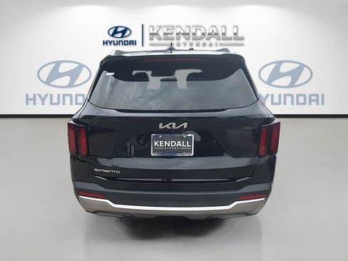 Used 2024 Kia Sorento S FWD image 5