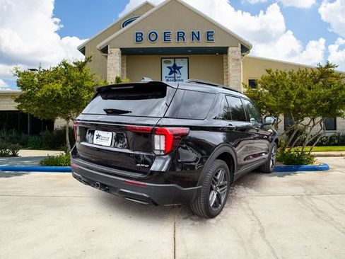 Used 2025 Ford Explorer ST-Line w/ ST-Line Street Pack AWD/4WD image 5