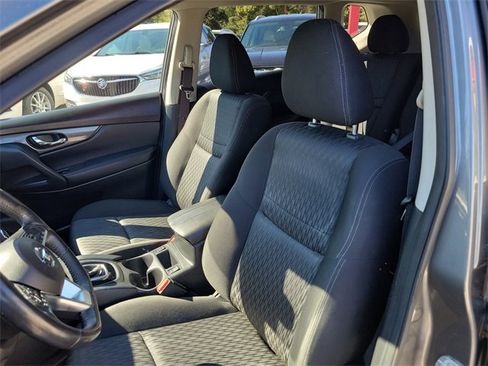 Used 2020 Nissan Rogue SV image 21