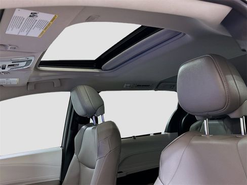 Used 2025 Toyota Sienna XLE image 19