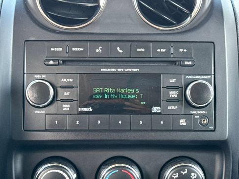 Used 2017 Jeep Patriot Latitude AWD/4WD image 25