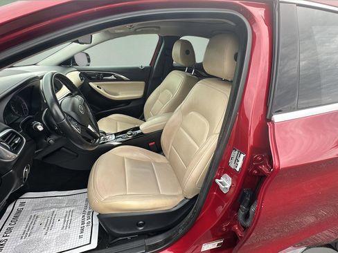 Used 2018 INFINITI QX30 Premium w/ Navigation Package FWD image 17