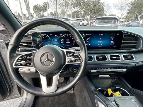 Used 2023 Mercedes-Benz GLS 450 4MATIC image 12