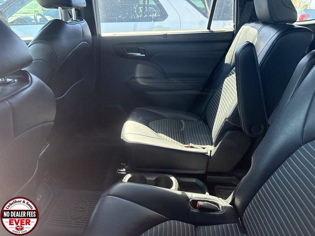 Used 2023 Toyota Highlander XSE FWD image 5