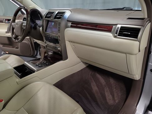 Used 2016 Lexus GX 460 Luxury w/ Preferred Accessory Package AWD/4WD image 33