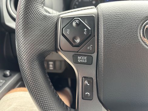 Used 2023 Toyota Tacoma TRD Off-Road w/ Technology Package AWD/4WD image 18