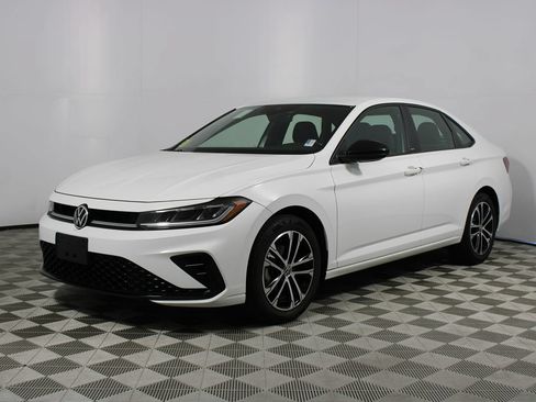 Used 2025 Volkswagen Jetta Sport FWD image 3