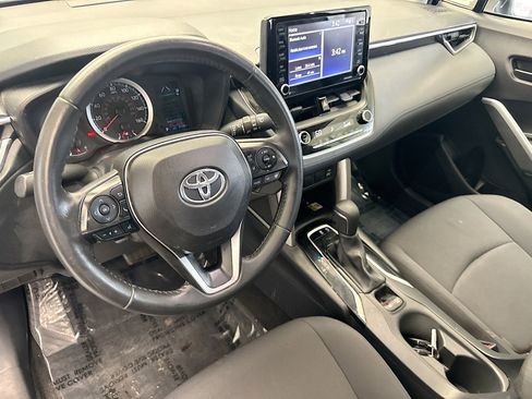 Used 2022 Toyota Corolla Cross LE w/ Moonroof Package image 7