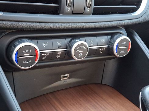 Used 2017 Alfa Romeo Giulia Ti w/ TI Lusso Light Wood Package image 17