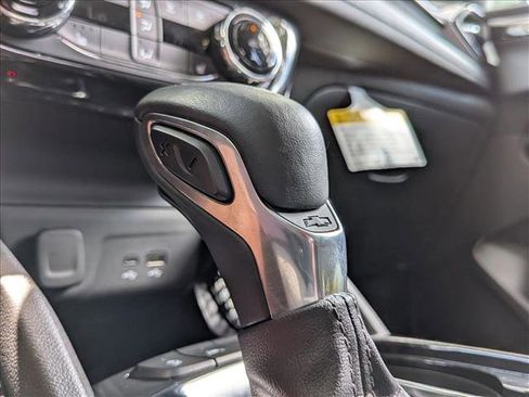 Used 2025 Chevrolet TrailBlazer LT FWD image 15