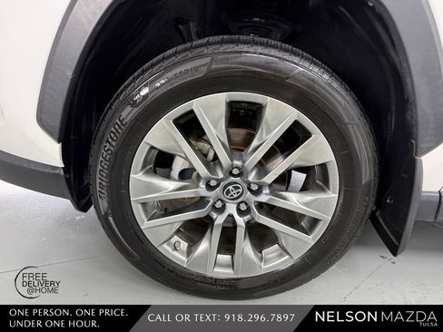 Used 2019 Toyota RAV4 XLE Premium AWD/4WD image 11