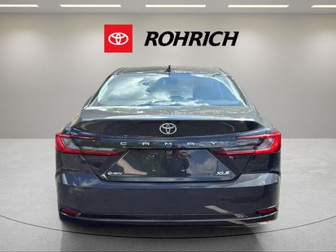 Used 2025 Toyota Camry XLE FWD image 7
