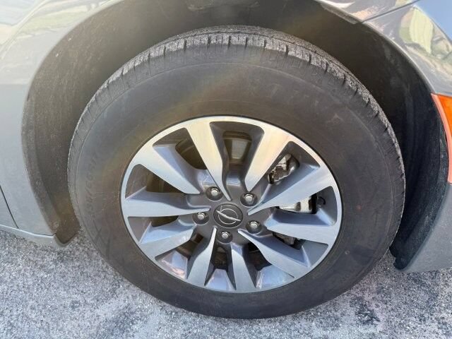 Used 2023 Chrysler Pacifica Touring-L FWD image 8