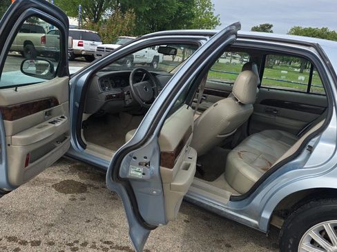 Used 2010 Mercury Grand Marquis LS image 8